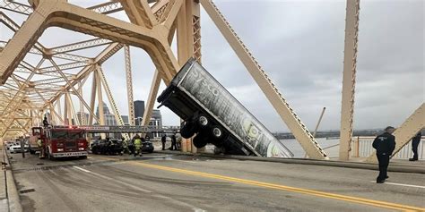 louisville bridge truck crash